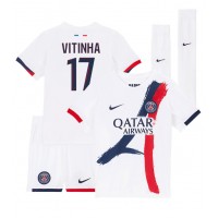 Stroje piłkarskie Paris Saint-Germain Vitinha #17 Koszulka Wyjazdowej dla dzieci 2024-25 Krótki Rękaw (+ szorty)